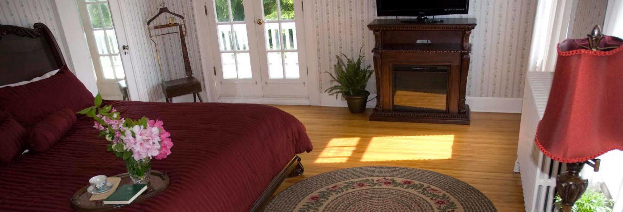 Bayside Bed And Breakfast Everett Exterior photo